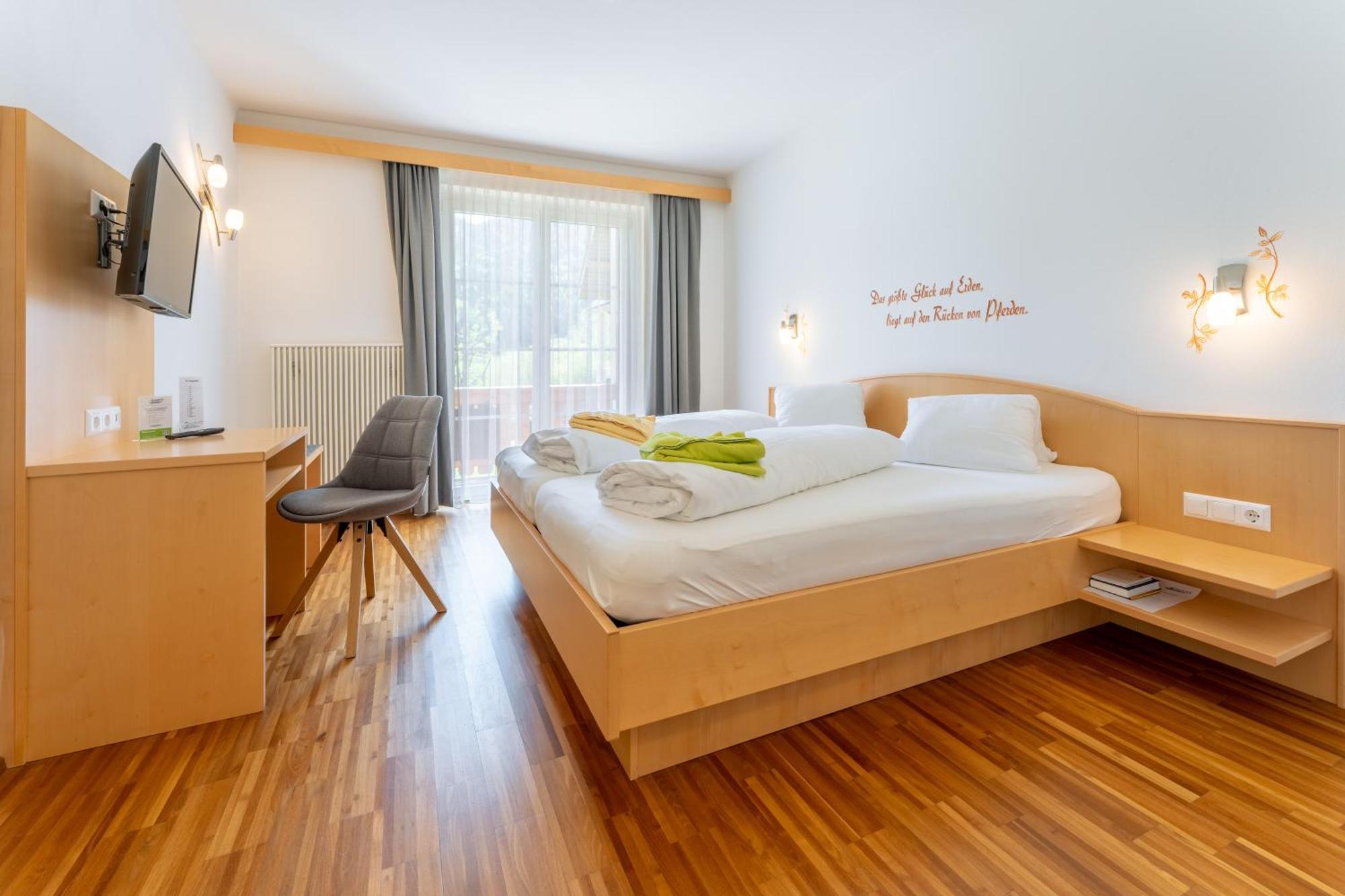 Stampferhof Hotel Weissensee Bagian luar foto